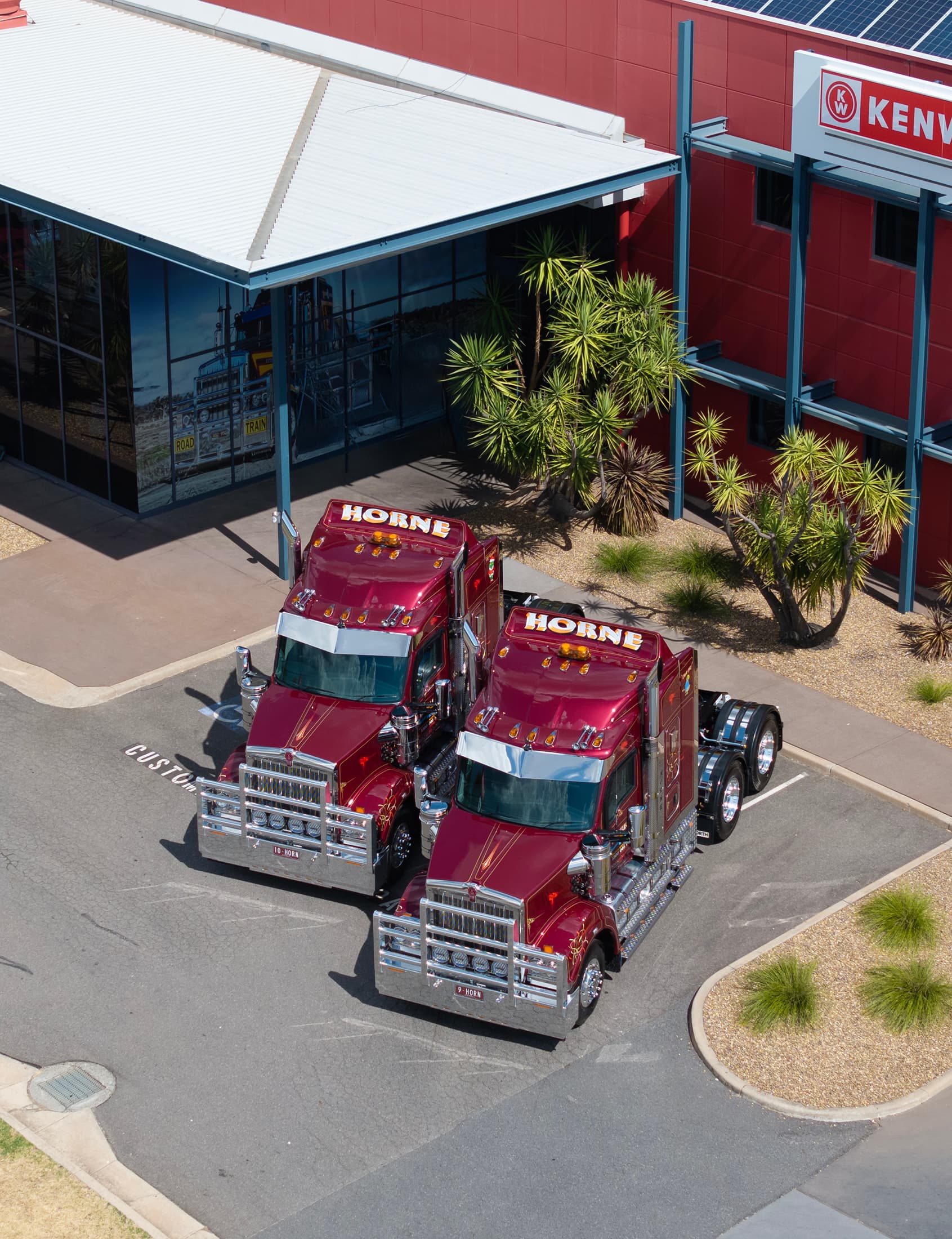 Professional trucking trucking seo showing fleet management and customer portal features